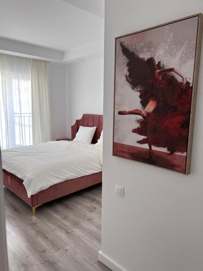 Cosmopolis Bliss: Your Home Away From Home Stefanestii de Jos Bagian luar foto